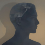 Perfil humano com fissuras abstratas que simbolizam o impacto e a elaboração de uma experiência traumática