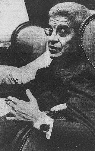 Jacques Lacan sentado durante uma entrevista em 1969