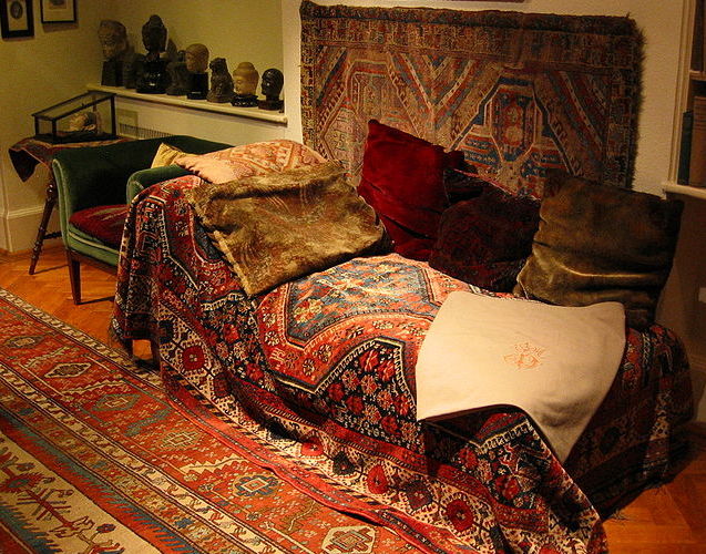 Divã de Sigmund Freud no Freud Museum London